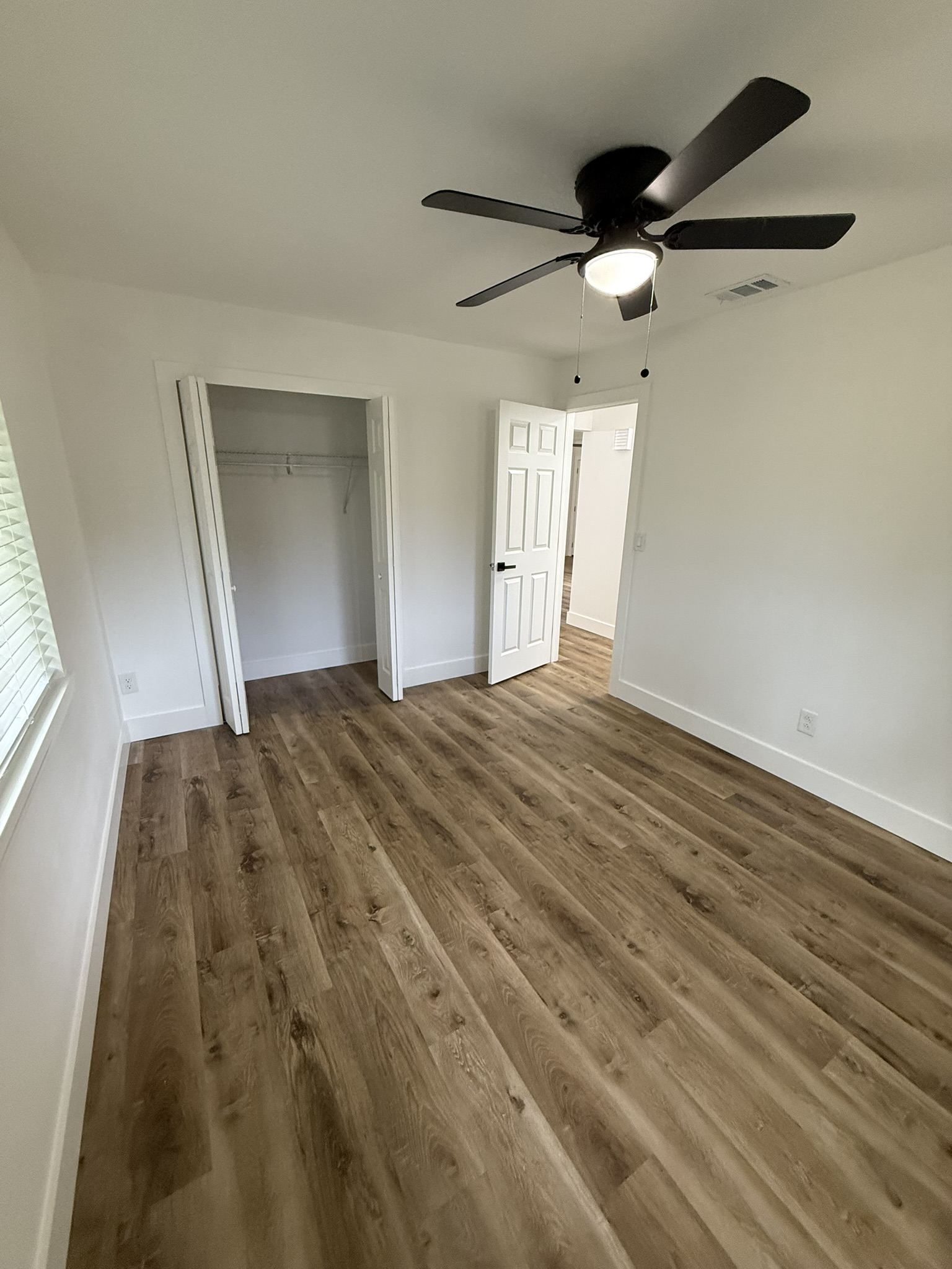 Additional bedroom with closet